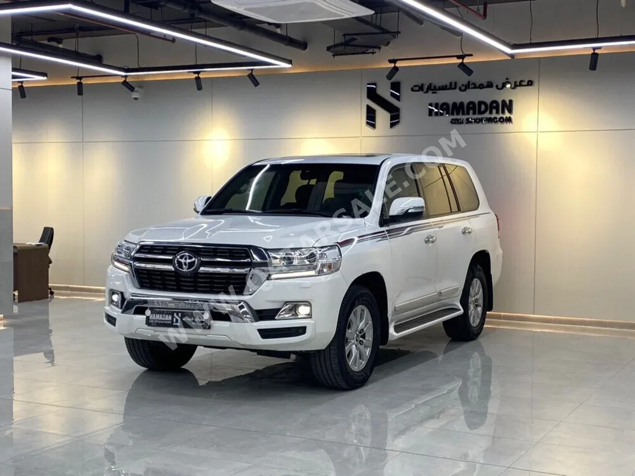 Toyota  Land Cruiser  GXR  2019  Automatic  299,000 Km  8 Cylinder  Four Wheel Drive (4WD)  SUV  White