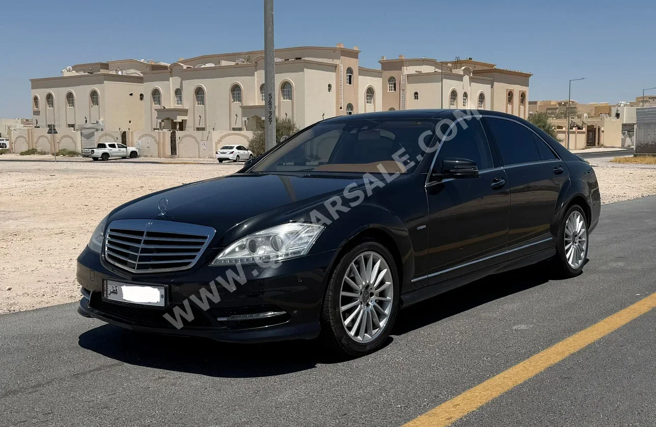 Mercedes-Benz  S-Class  500  2012  Automatic  90,000 Km  8 Cylinder  Rear Wheel Drive (RWD)  Sedan  Black