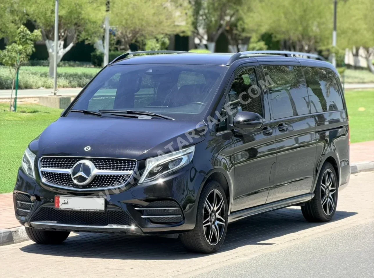Mercedes-Benz V-Class 250 2022 Automatic 81,000 Km 4 Cylinder Rear Wheel Drive (RWD) Van / Bus Black