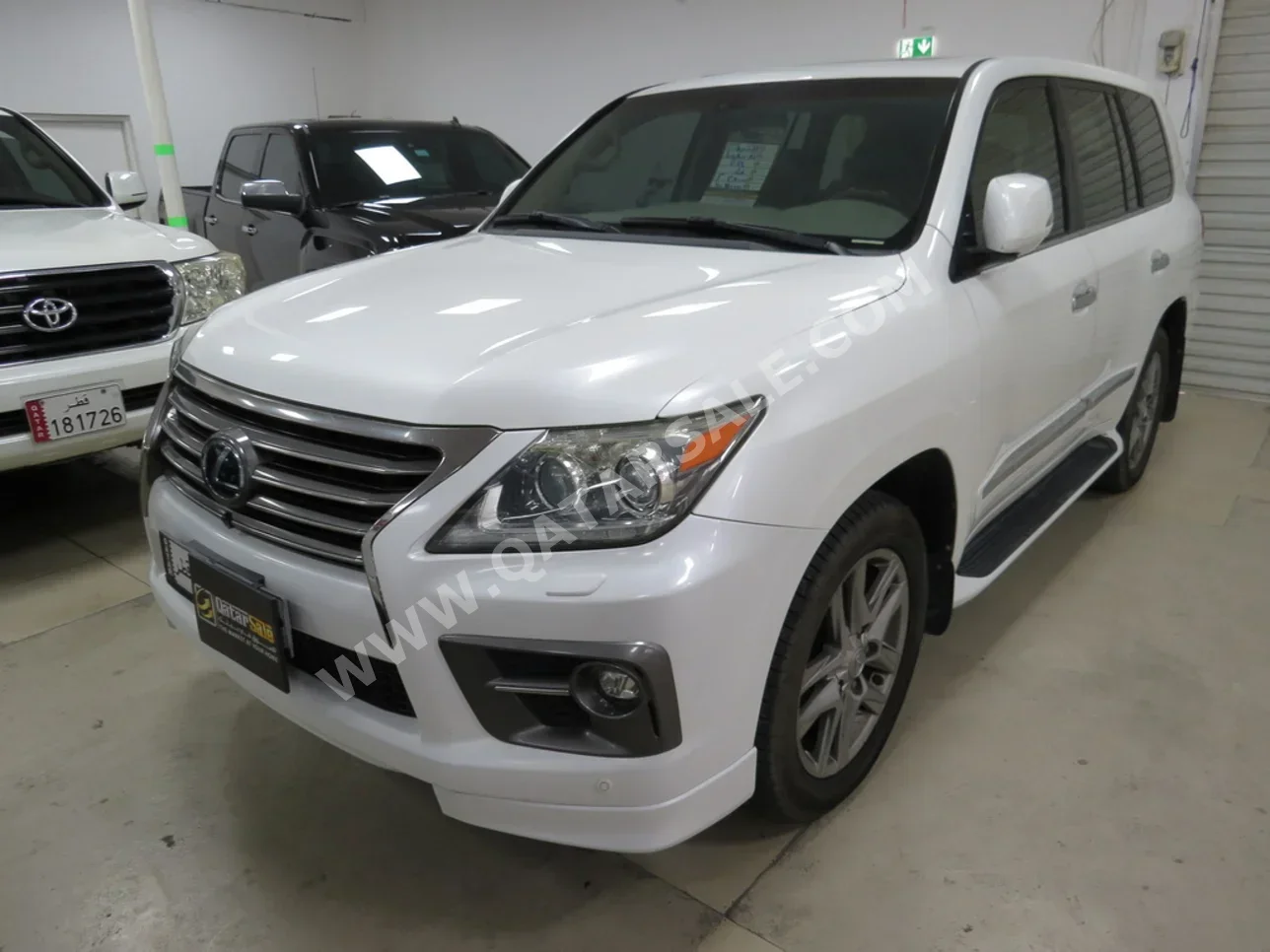 Lexus  LX  570 S  2014  Automatic  280,000 Km  8 Cylinder  Four Wheel Drive (4WD)  SUV  White