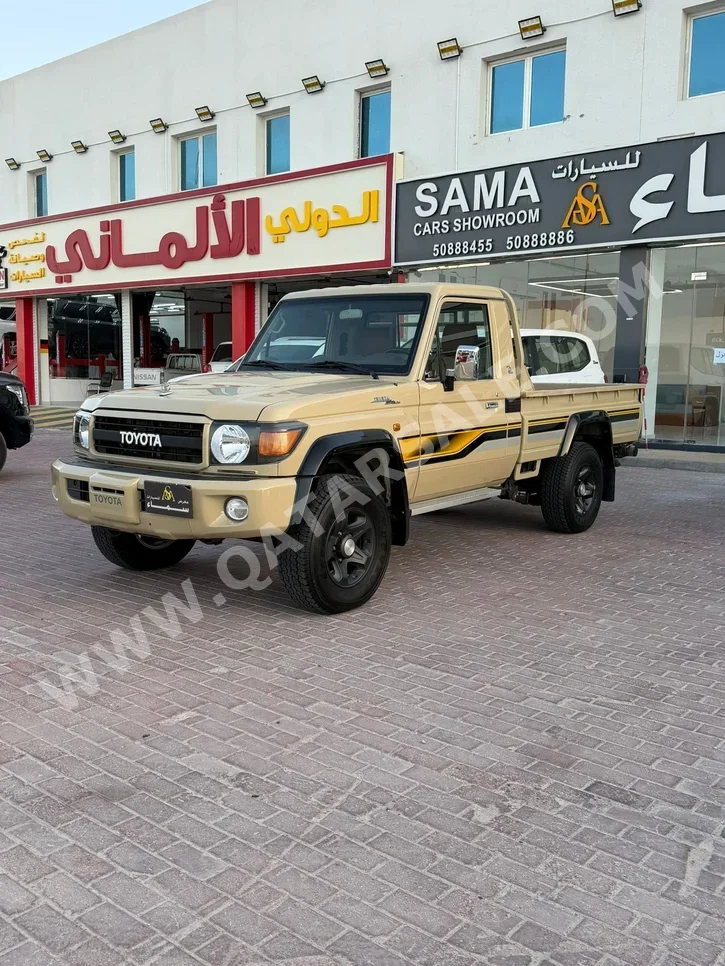 تويوتا لاند كروزر ال اكس 2022 عادي 70,000 كم 6 سلندر دفع رباعي بيكب بيج