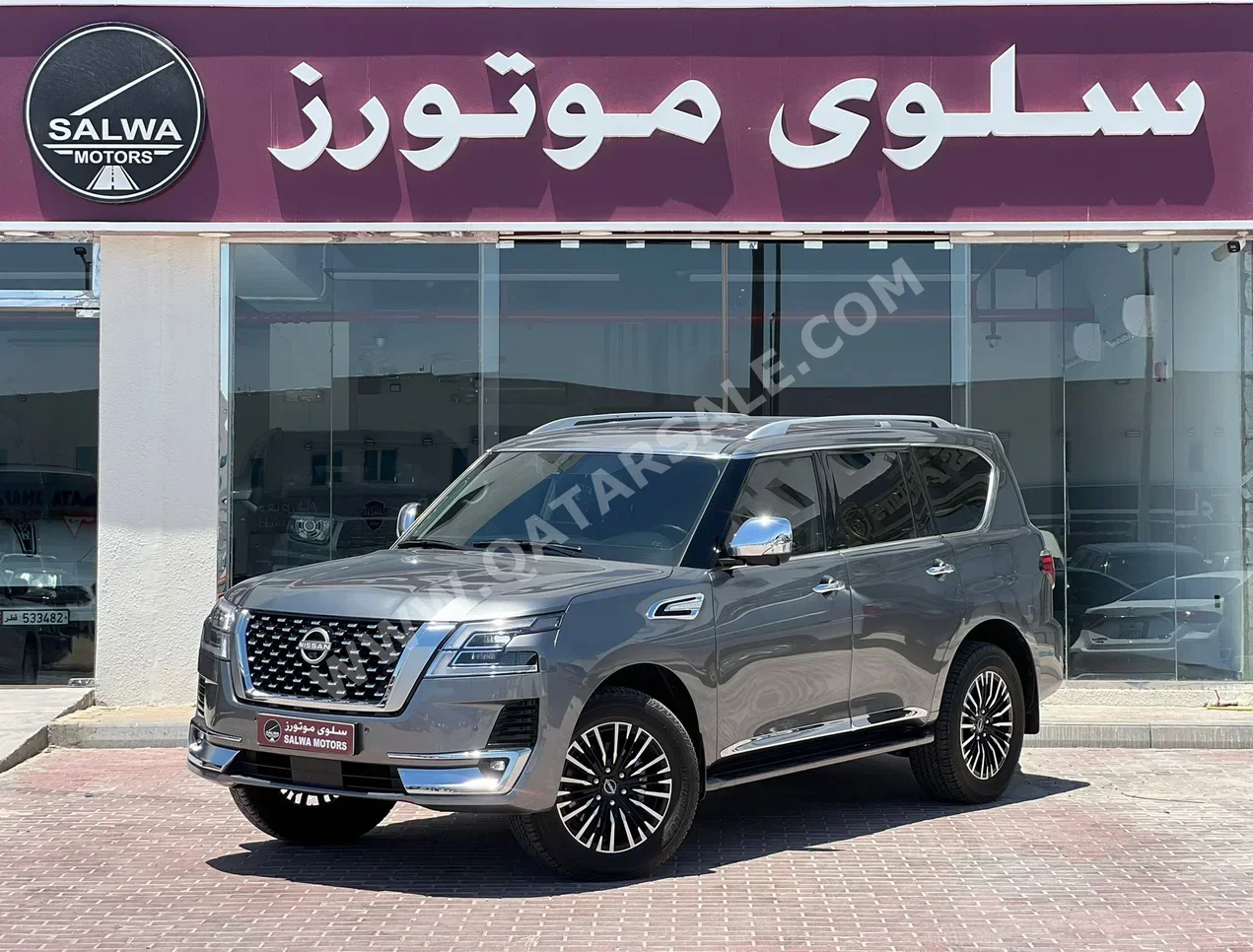 نيسان باترول بلاتنيوم 2023 اوتوماتيك 63,000 كم 8 سلندر دفع رباعي اس يو في رمادي تحت الضمان