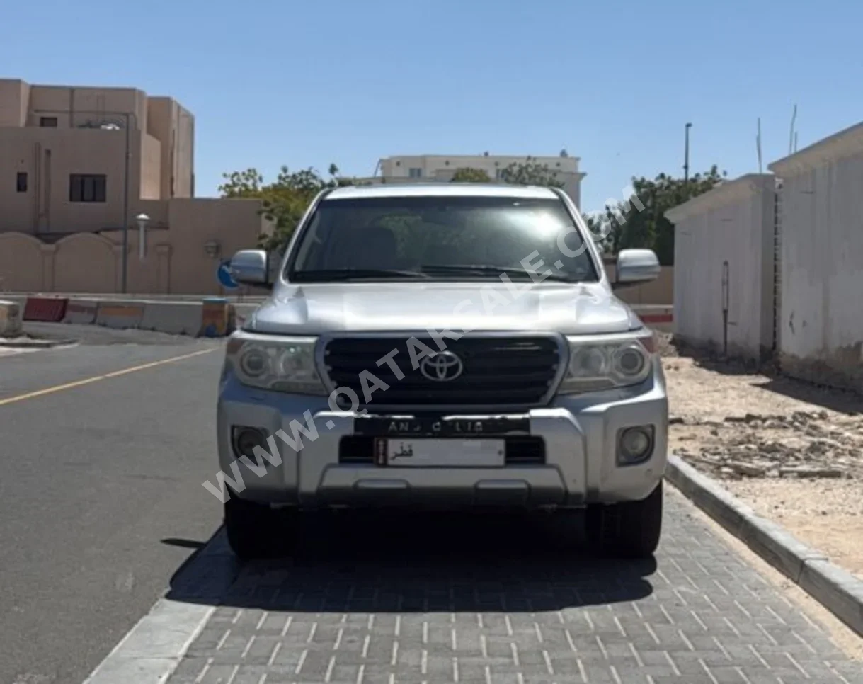 Toyota  Land Cruiser  GXR  2012  Automatic  500,000 Km  8 Cylinder  Four Wheel Drive (4WD)  SUV  Silver