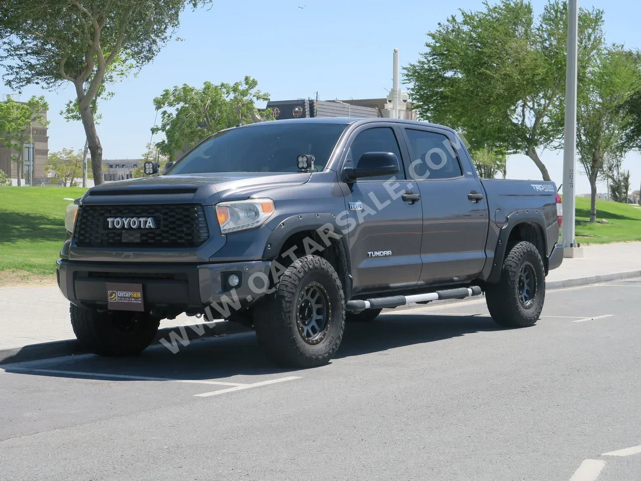 Toyota  Tundra  TRD  2017  Automatic  132,000 Km  8 Cylinder  Four Wheel Drive (4WD)  Pick Up  Dark Gray