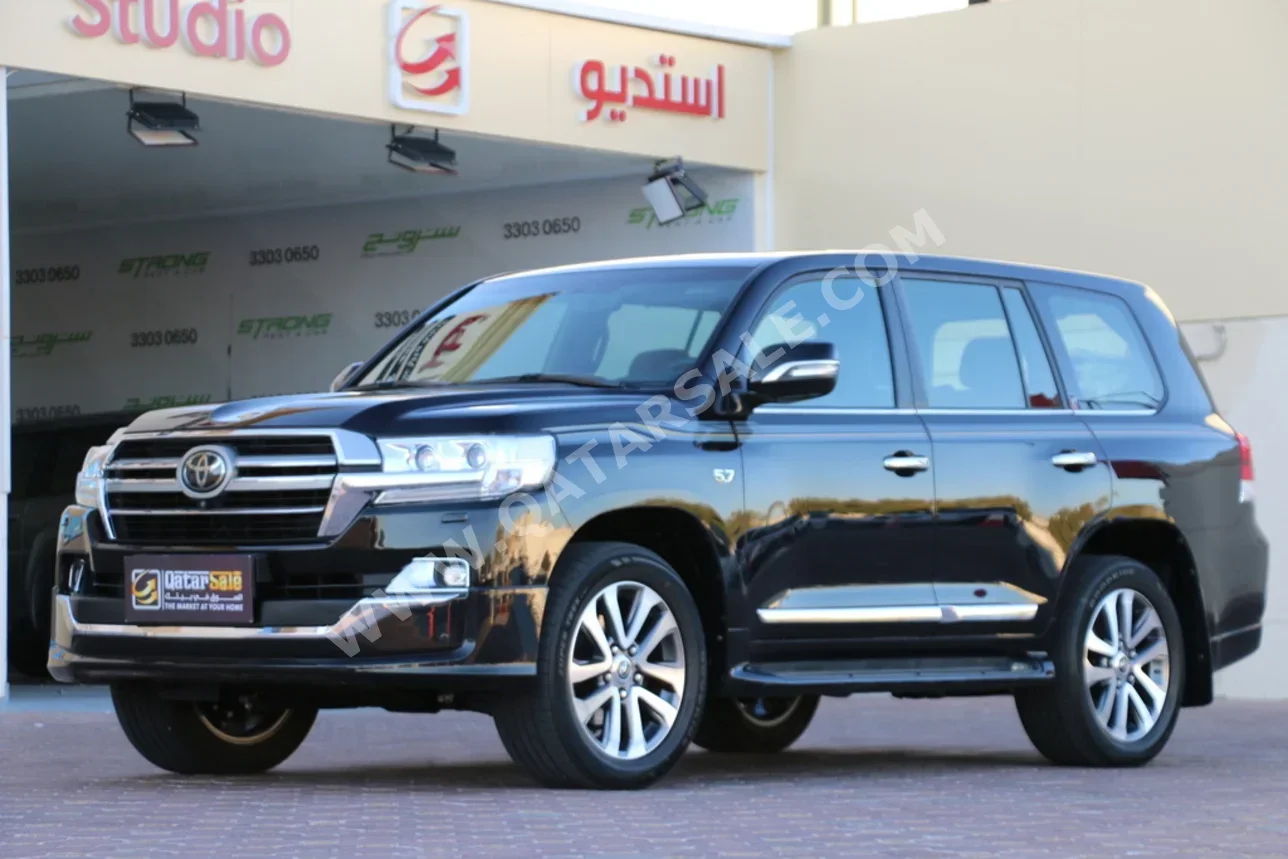 Toyota Land Cruiser VXR 2019 Automatic 217,000 Km 8 Cylinder Four Wheel Drive (4WD) SUV Black