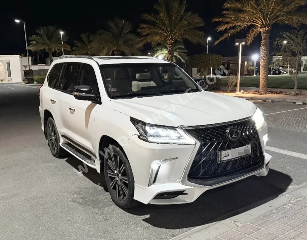 Lexus  LX  570 S  2017  Automatic  309,178 Km  8 Cylinder  Four Wheel Drive (4WD)  SUV  White