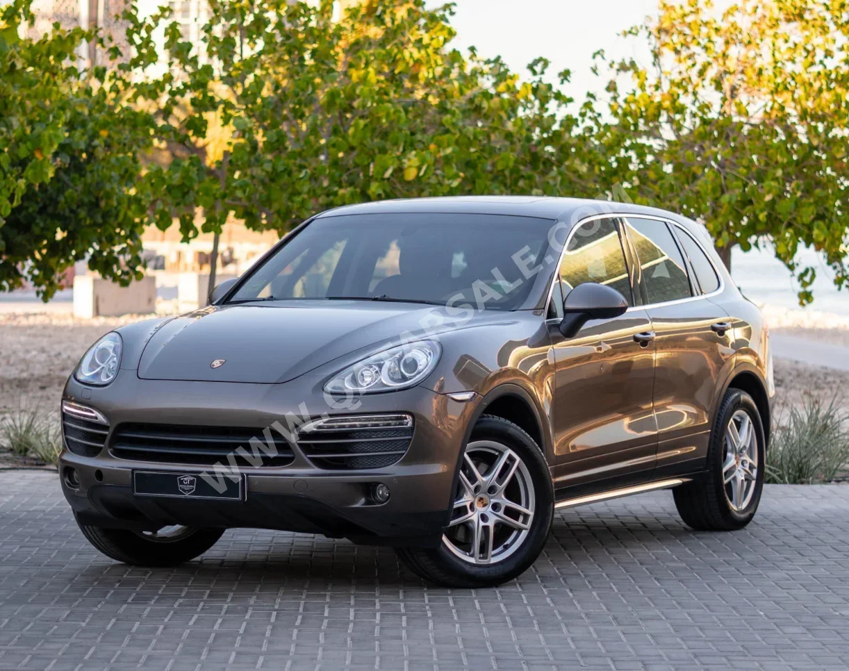 Porsche Cayenne 2014 Automatic 99,000 Km 6 Cylinder All Wheel Drive (AWD) SUV Brown