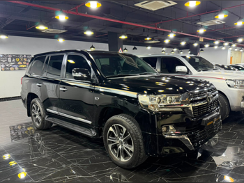 Toyota  Land Cruiser  VXR  2018  Automatic  250,000 Km  8 Cylinder  Four Wheel Drive (4WD)  SUV  Black
