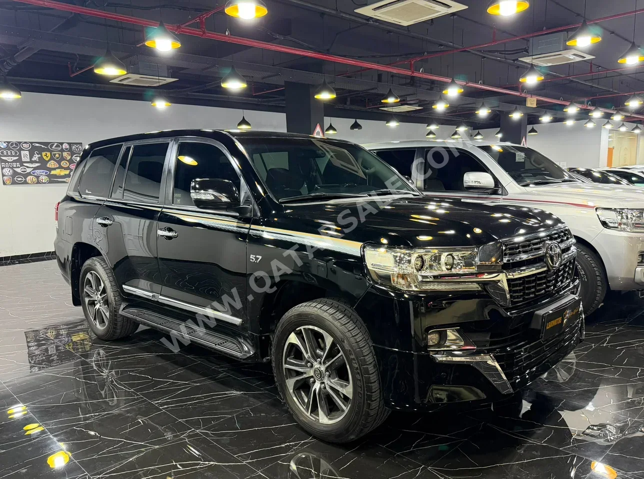 Toyota Land Cruiser VXR 2018 Automatic 250,000 Km 8 Cylinder Four Wheel Drive (4WD) SUV Black