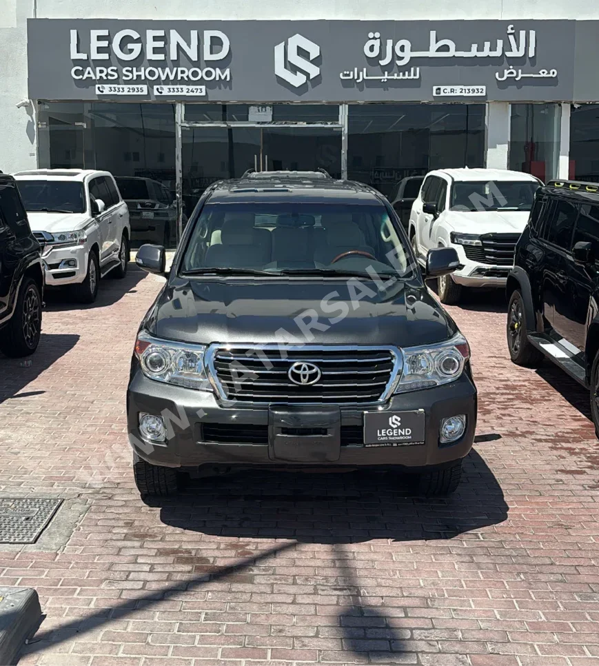 Toyota Land Cruiser GXR 2012 Automatic 459,000 Km 8 Cylinder Four Wheel Drive (4WD) SUV Gray
