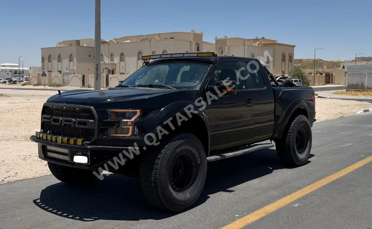 فورد  رابتر  أس في تي  2010  اوتوماتيك  150,000 كم  8 سلندر  دفع رباعي  بيكب  أسود