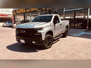 Chevrolet Silverado Trail Boss 2021 Automatic 91,000 Km 8 Cylinder Four Wheel Drive (4WD) Pick Up White