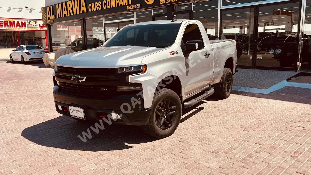 Chevrolet Silverado Trail Boss 2021 Automatic 91,000 Km 8 Cylinder Four Wheel Drive (4WD) Pick Up White