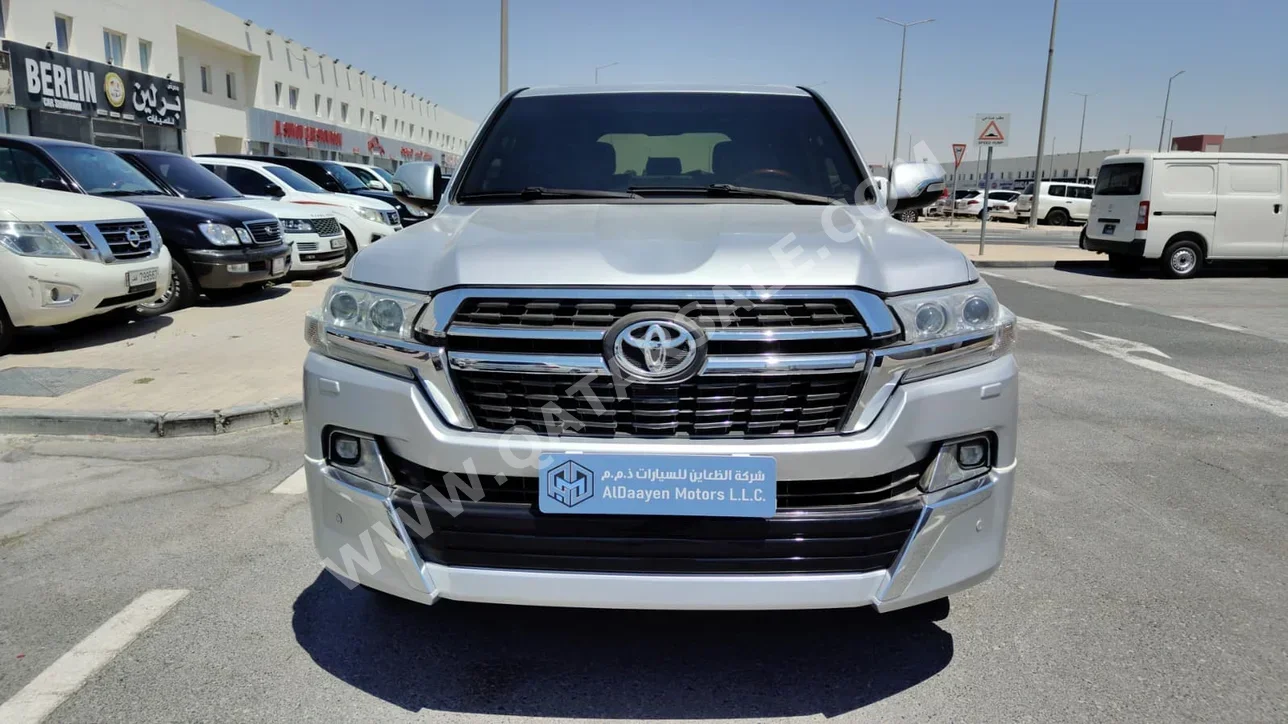 Toyota Land Cruiser GXR 2018 Automatic 300,000 Km 6 Cylinder Four Wheel Drive (4WD) SUV Silver