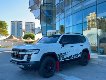 Toyota  Land Cruiser  GR Sport Twin Turbo  2026  Automatic  12,000 Km  6 Cylinder  Four Wheel Drive (4WD)  SUV  White  With Warranty