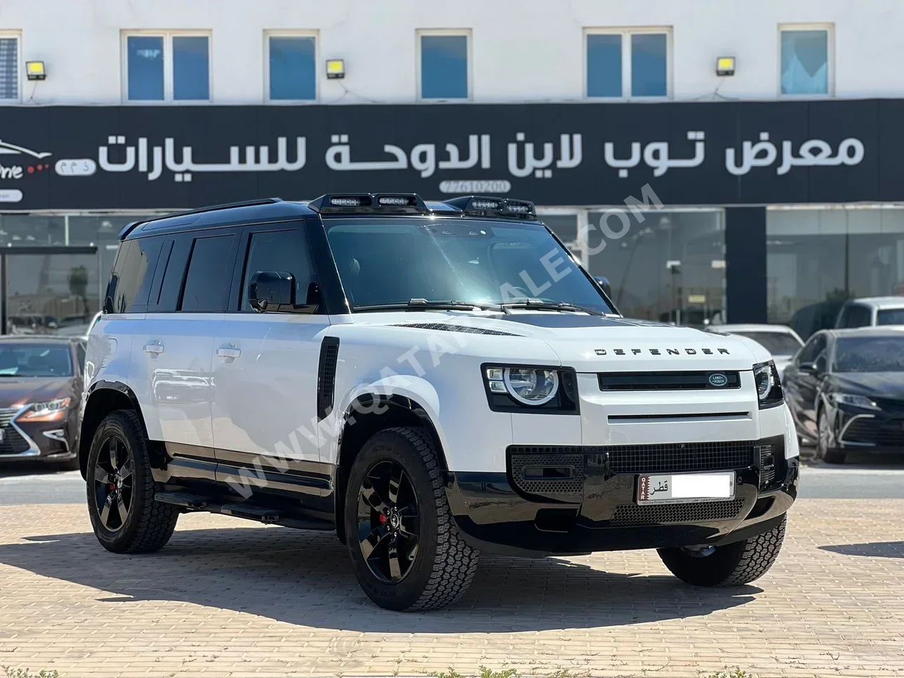 لاند روفر ديفيندر 110 2025 اوتوماتيك 8,000 كم 4 سلندر دفع رباعي اس يو في أبيض تحت الضمان