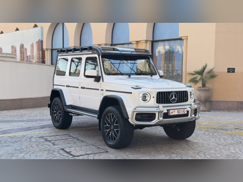 مرسيدس - بنز جي - كلاس 63 اي ام جي 4x4² 2023 اوتوماتيك 15,000 كم 8 سلندر دفع رباعي اس يو في أبيض تحت الضمان