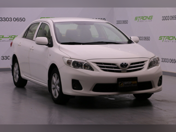Toyota Corolla 2013 Automatic 76,000 Km 4 Cylinder Front Wheel Drive (FWD) Sedan White