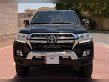 Toyota Land Cruiser GXR 2018 Automatic 227,000 Km 8 Cylinder Four Wheel Drive (4WD) SUV Black