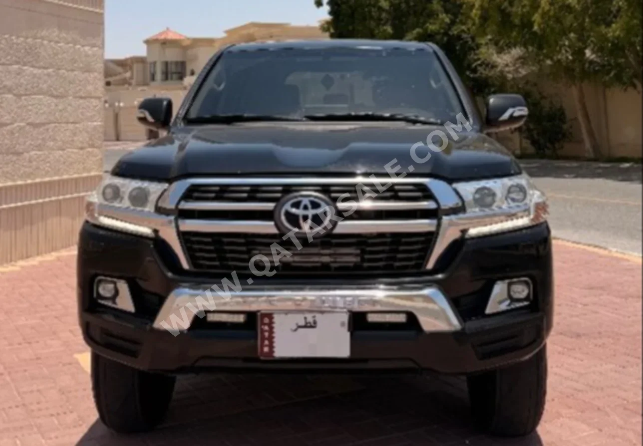 Toyota Land Cruiser GXR 2018 Automatic 227,000 Km 8 Cylinder Four Wheel Drive (4WD) SUV Black