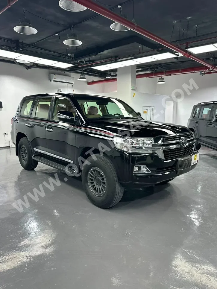 Toyota Land Cruiser GXR 2021 Automatic 176,000 Km 8 Cylinder Four Wheel Drive (4WD) SUV Black