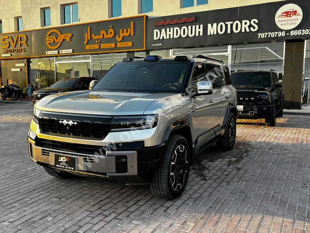 BYD Leopard 8 2025 Automatic 11,000 Km 4 Cylinder All Wheel Drive (AWD) SUV Silver With Warranty