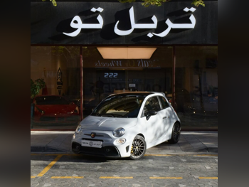 فيات 595 ابارث 2023 اوتوماتيك 62,000 كم 4 سلندر سحب امامي هاتشباك أبيض