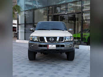 Nissan Patrol Super Safari 2023 Automatic 4,500 Km 6 Cylinder Four Wheel Drive (4WD) SUV Beige With Warranty
