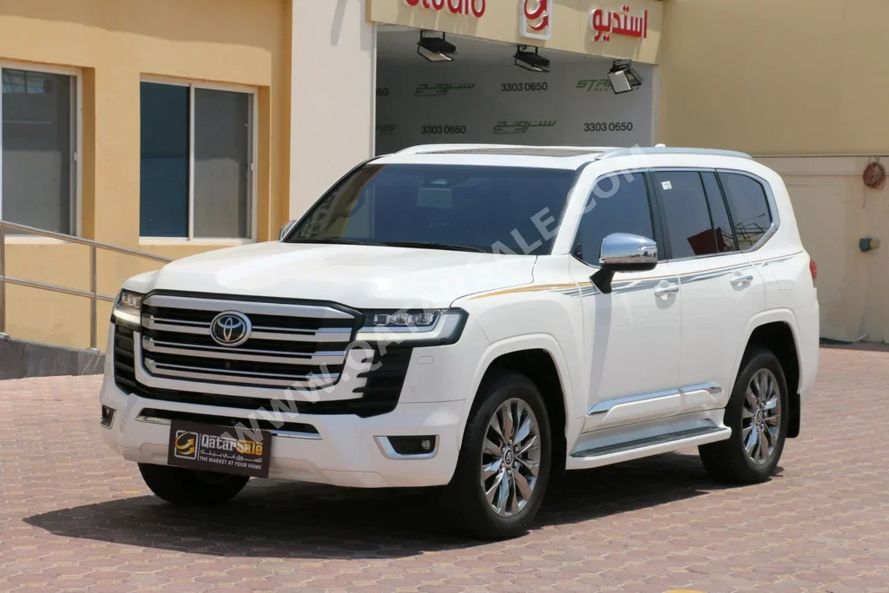 Toyota  Land Cruiser  VXR Twin Turbo  2025  Automatic  6,000 Km  6 Cylinder  Four Wheel Drive (4WD)  SUV  White  With Warranty