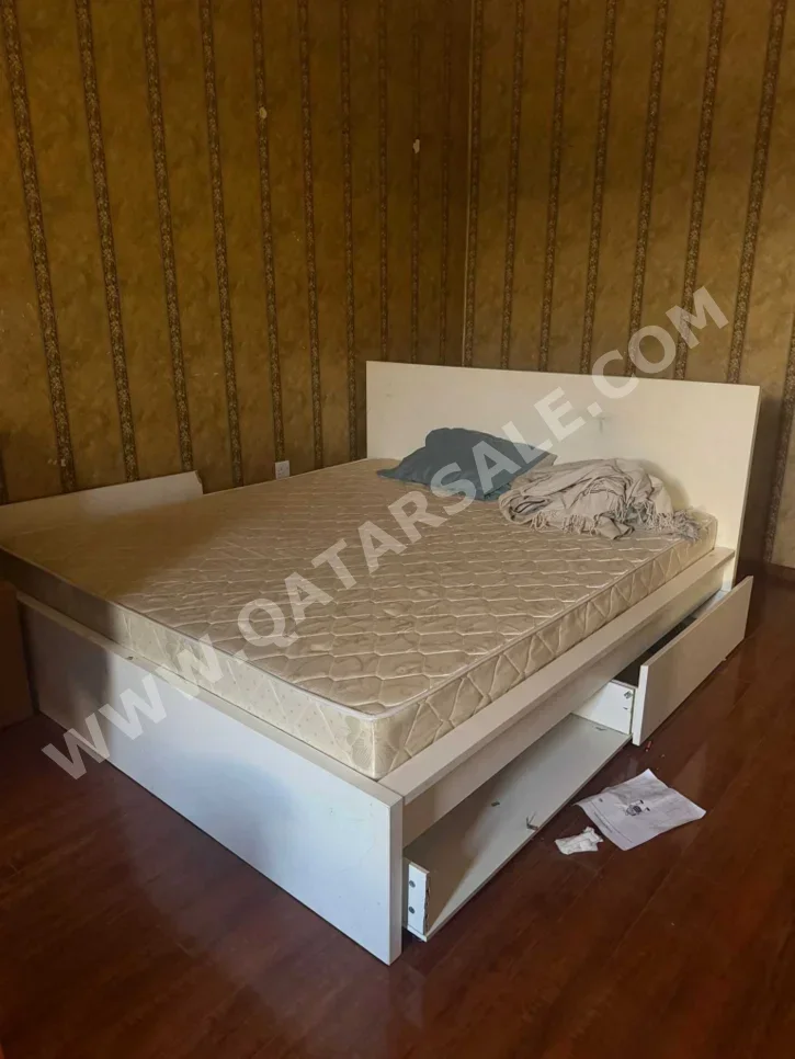 Beds - King - White