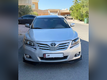 تويوتا كامري جي ال 2011 اوتوماتيك 249,000 كم 4 سلندر سحب امامي سيدان فضي