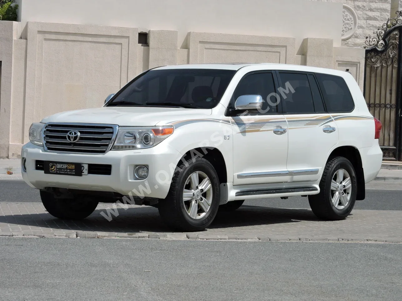 Toyota Land Cruiser VXR 2014 Automatic 355,000 Km 8 Cylinder Four Wheel Drive (4WD) SUV Pearl