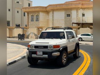 Toyota FJ Cruiser 2013 Automatic 211,000 Km 6 Cylinder Four Wheel Drive (4WD) SUV White