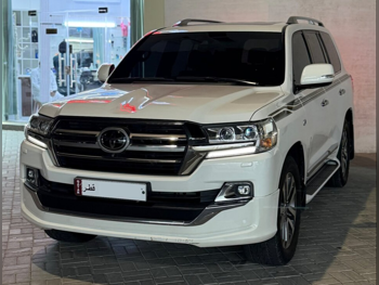 Toyota Land Cruiser VXS 2019 Automatic 145,000 Km 8 Cylinder Four Wheel Drive (4WD) SUV White