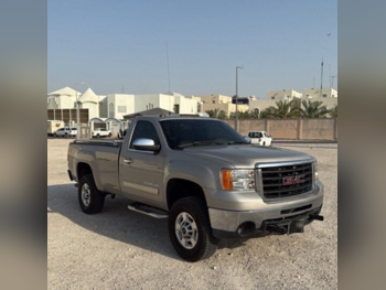 جي ام سي سييرا 2500 HD 2007 اوتوماتيك 155,000 كم 8 سلندر دفع خلفي بيكب فضي