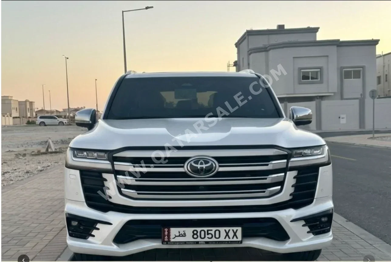 Toyota  Land Cruiser  VXR Twin Turbo  2025  Automatic  23,500 Km  6 Cylinder  Four Wheel Drive (4WD)  SUV  White  With Warranty