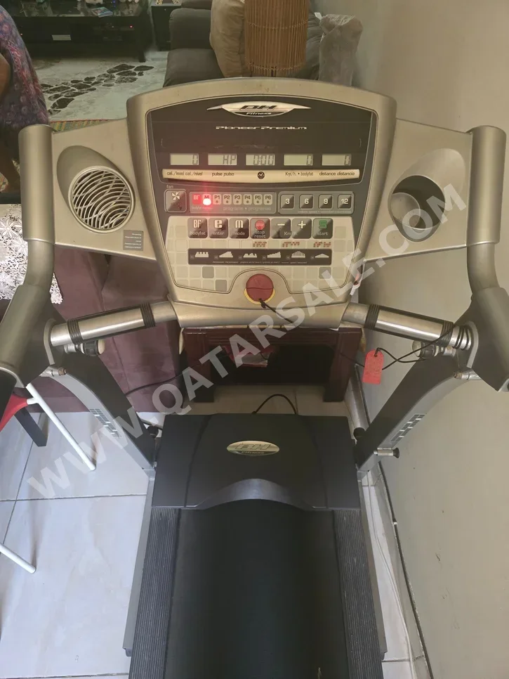 Gym Equipment Machines - Treadmill - Beige 2019