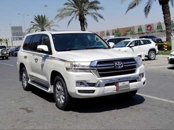 Toyota Land Cruiser GXR 2018 Automatic 255,000 Km 8 Cylinder Four Wheel Drive (4WD) SUV White