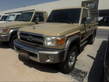 Toyota Land Cruiser LX 2015 Manual 258,000 Km 6 Cylinder Four Wheel Drive (4WD) Pick Up Beige