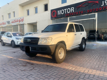 تويوتا  لاند كروزر  جي  2006  عادي  367,000 كم  6 سلندر  دفع رباعي  اس يو في  أبيض