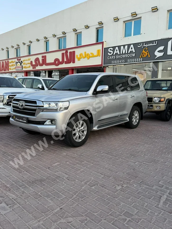تويوتا لاند كروزر جي اكس 2019 اوتوماتيك 170,000 كم 6 سلندر دفع رباعي اس يو في فضي