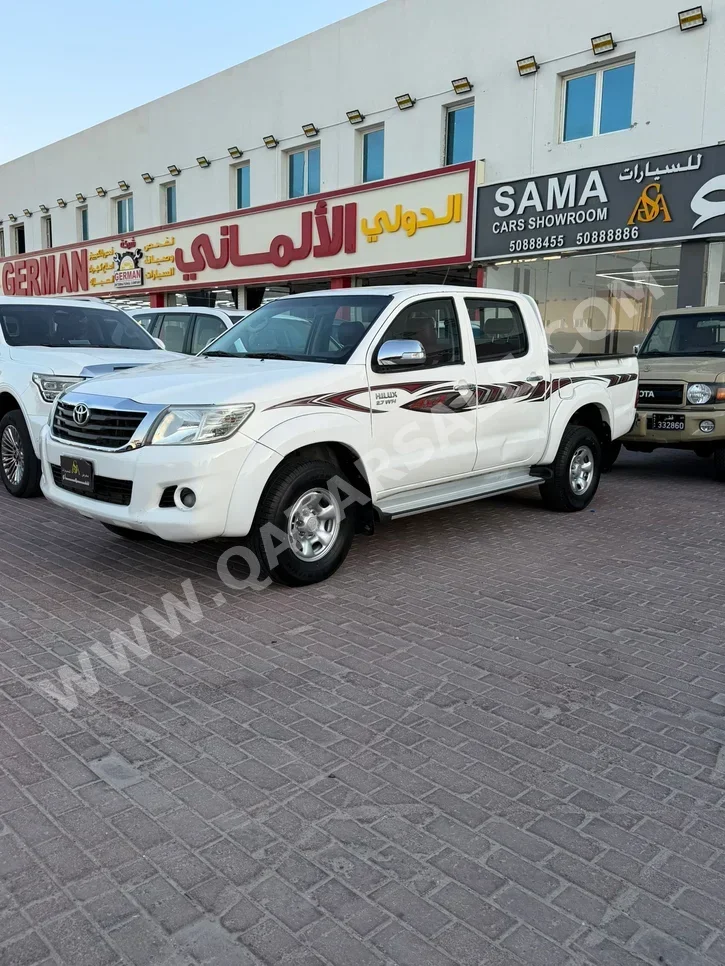 تويوتا هاي لوكس 2014 عادي 315,000 كم 4 سلندر دفع رباعي بيكب أبيض