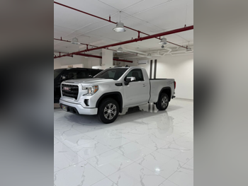 GMC  Sierra  Elevation  2019  Automatic  195,000 Km  8 Cylinder  Four Wheel Drive (4WD)  Pick Up  Silver
