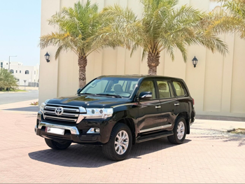 Toyota  Land Cruiser  GXR  2016  Automatic  300,000 Km  6 Cylinder  Four Wheel Drive (4WD)  SUV  Black