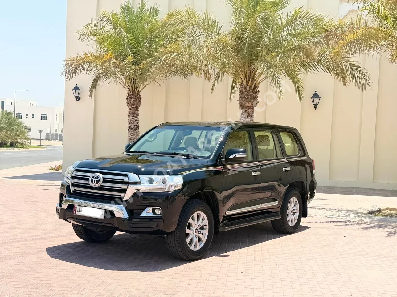 Toyota Land Cruiser GXR 2016 Automatic 300,000 Km 6 Cylinder Four Wheel Drive (4WD) SUV Black