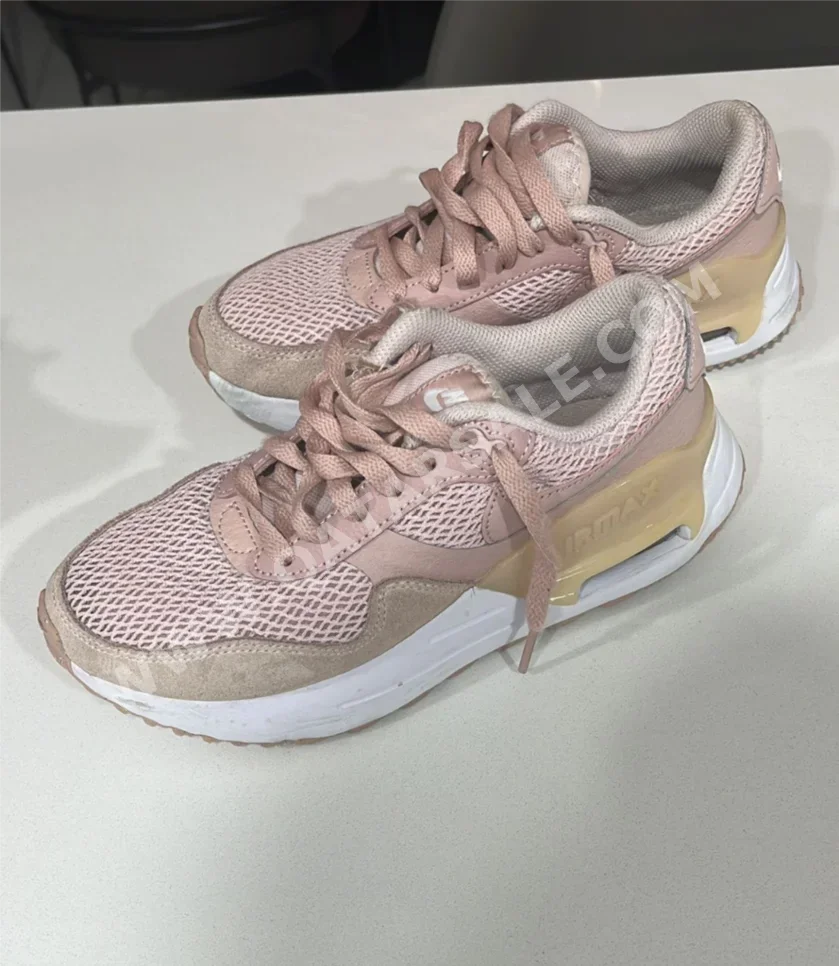 Sports Shoes Nike / Gym for Women size 36