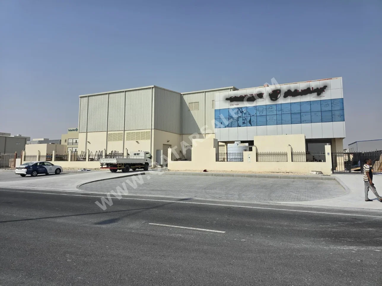 مخازن و مستودعات - الوكرة - بركة العوامر -المساحة: 2000 متر مربع