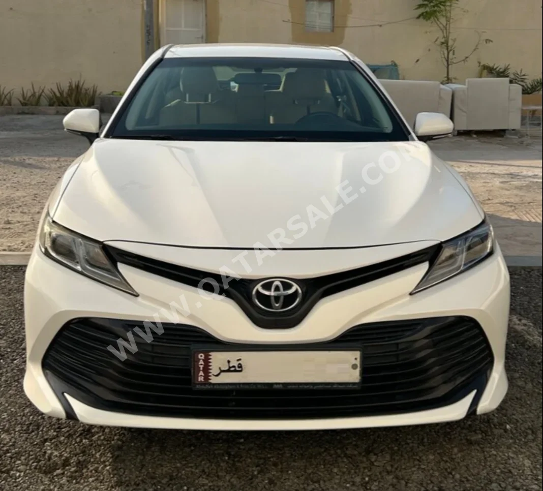 تويوتا كامري 2019 اوتوماتيك 204,000 كم 4 سلندر سحب امامي سيدان أبيض