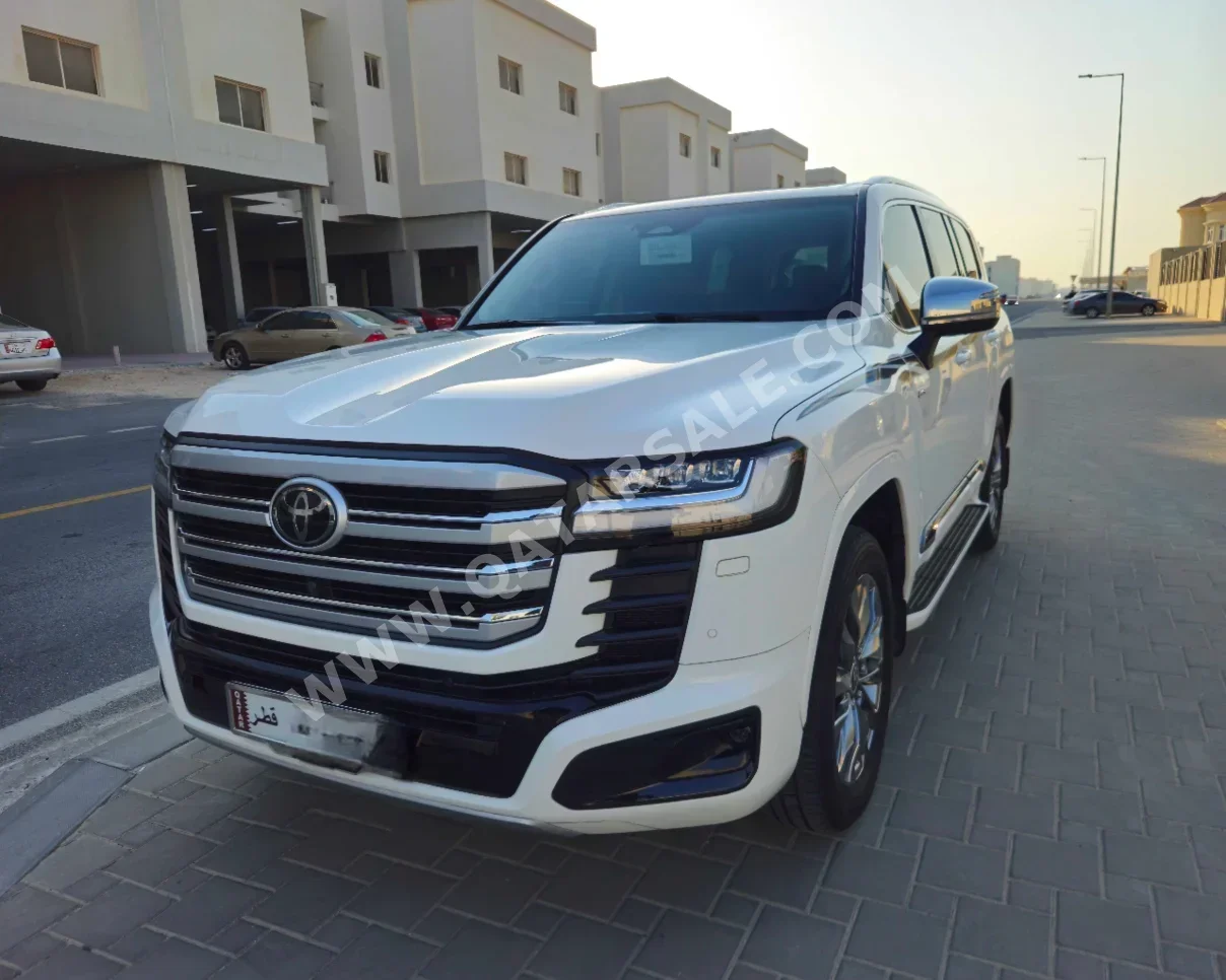Toyota Land Cruiser VX HEV 2025 Automatic 31,000 Km 6 Cylinder Four Wheel Drive (4WD) SUV White With Warranty