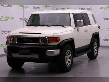 Toyota FJ Cruiser 2014 Automatic 233,000 Km 6 Cylinder Four Wheel Drive (4WD) SUV White